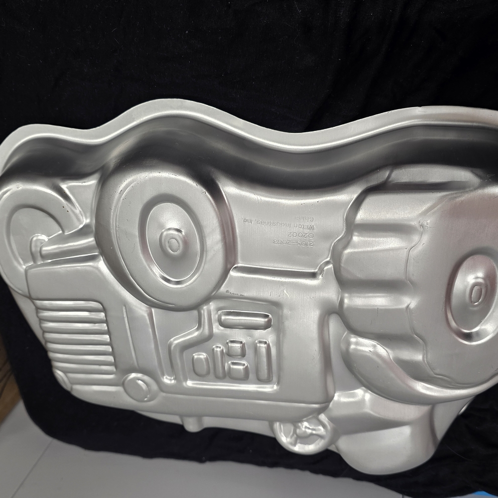 Silver Car-Shaped Cake Pan